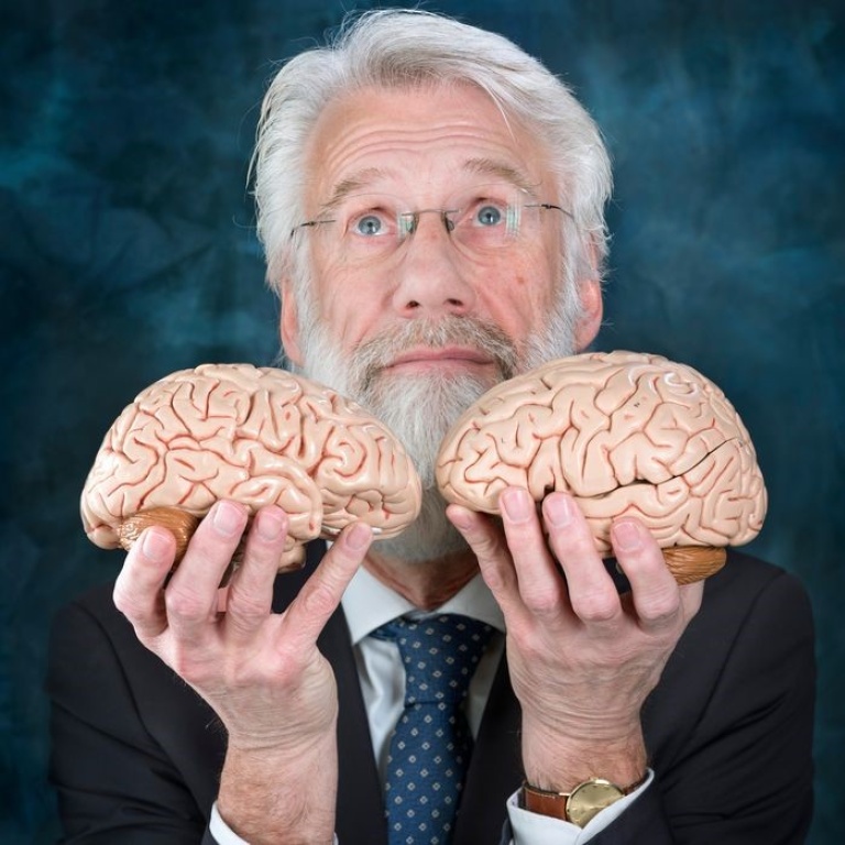 Erik Scherder -foto brein in handen-vriend.jpg